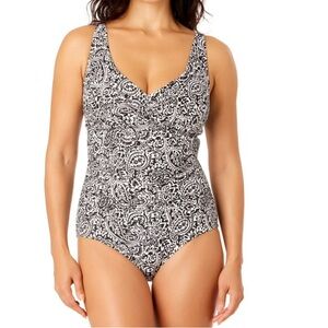 Lands' End Women’s twist front Black and White One Piece Swimsuit V-Neck NEW M